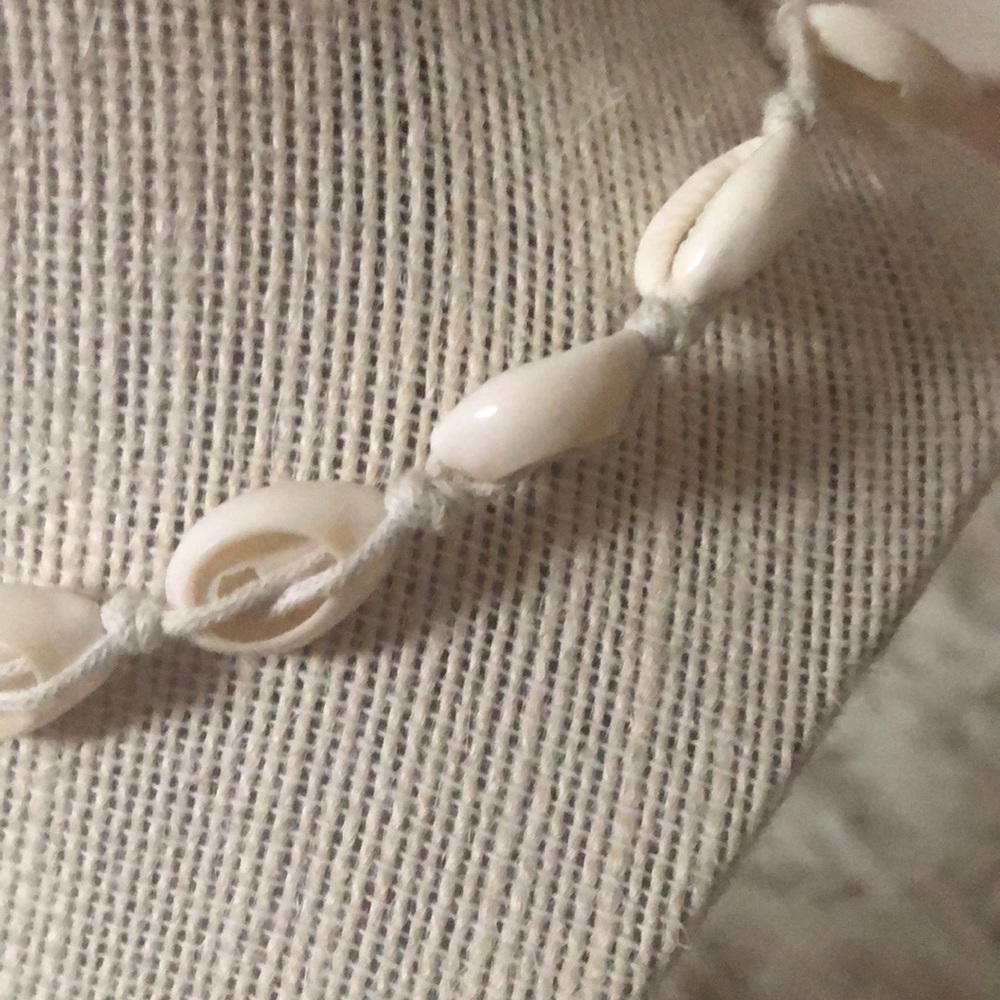 shell necklace - Picture 4 of 5